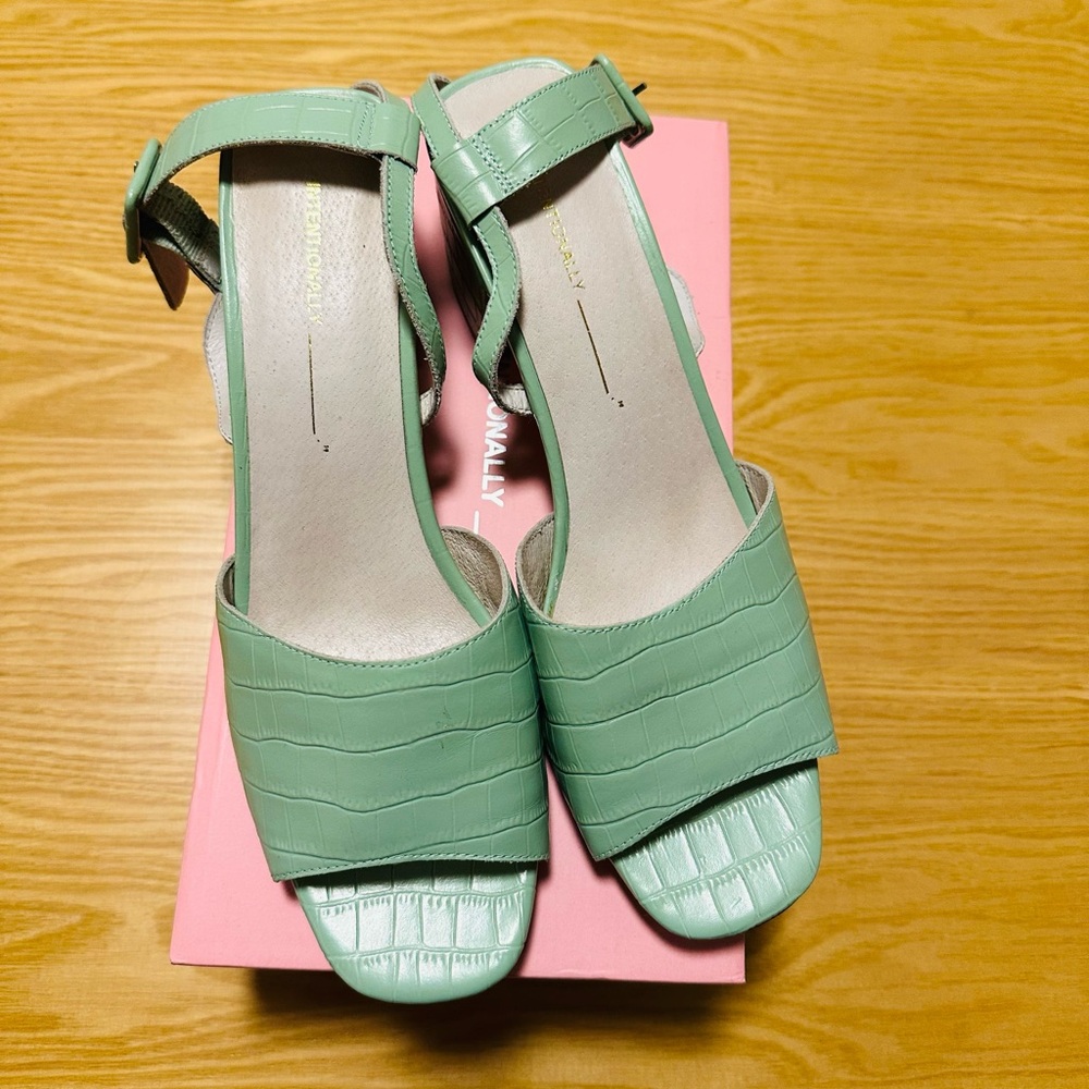 [SOLD] INTENTIONALLY BLANK Mint Green Block Heel Sandals